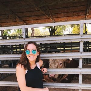 Meet your Posher, Laura